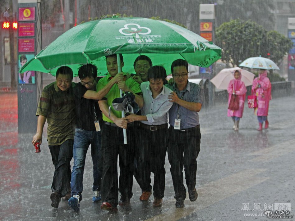 南方多地遭遇强降雨