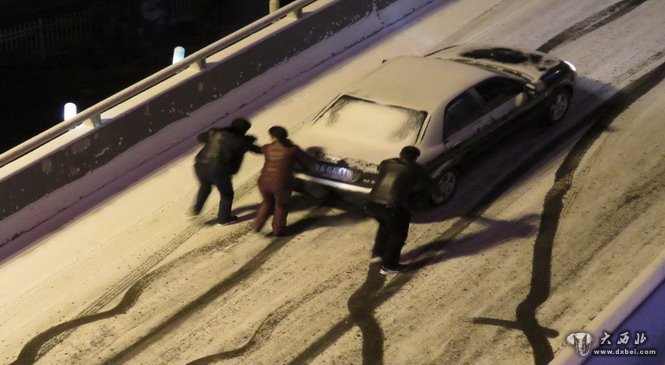 甘肃普降小雪