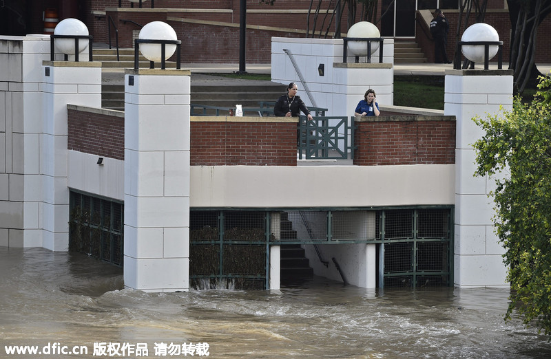 美国中西部地区遭龙卷风暴雨袭击