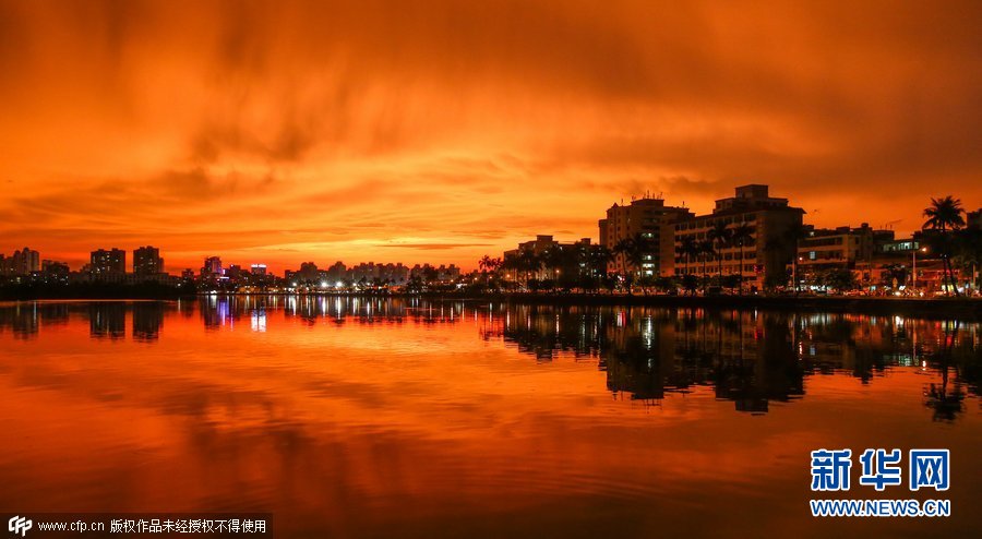 海口：暴雨过后现火烧云景观