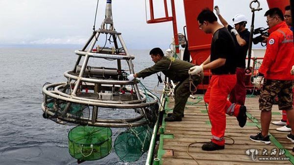 “张謇”号“现场直播”海底宏生物采样