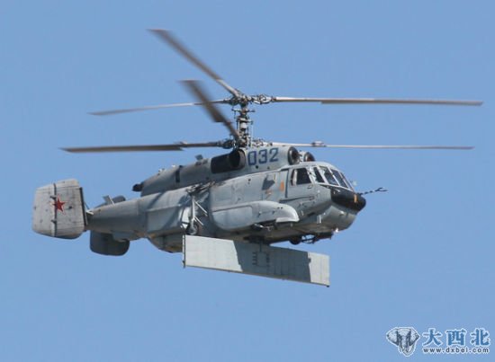 资料图：俄军目前装备的卡-31舰载预警直升机。