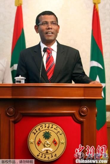 图为2月7日，马尔代夫总统纳希德在电视讲话中宣布辞职。