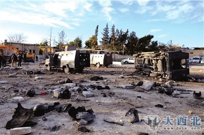 2月10日，叙利亚阿勒颇市阿尔库伯区的一处警营遭袭，爆炸现场一片狼籍。新华社发