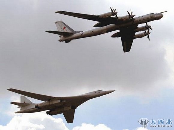 资料图：俄图-95和图-160战略轰炸机。
