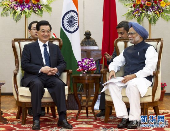3月29日，国家主席胡锦涛在新德里会见印度总理辛格。 新华社记者李学仁 摄