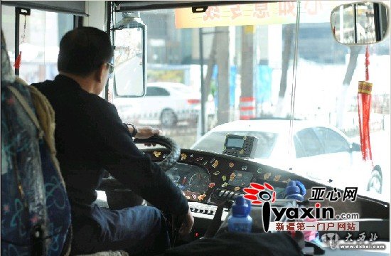 乌鲁木齐公交司机普遍不系安全带
