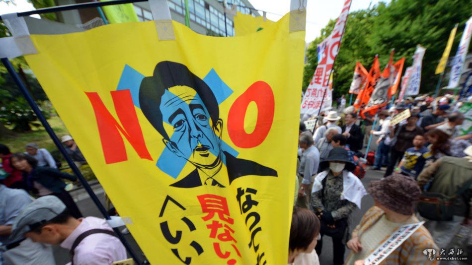 日本民众游行反对安倍政权修宪企图