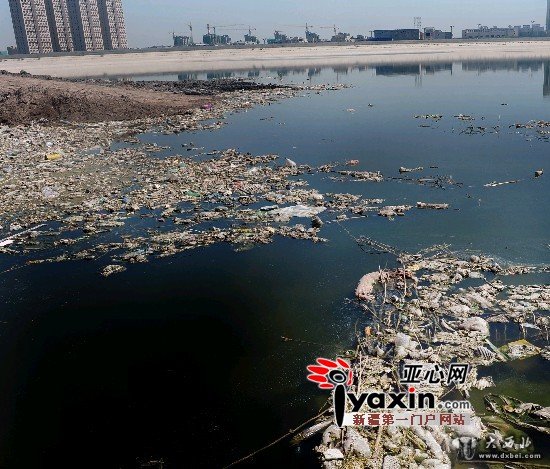 垃圾遍地 污水进库 乌鲁木齐九家湾水库成“脏水坑”