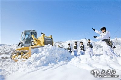 新疆边防公路阻断3天官兵奋战10余小时打通（图）