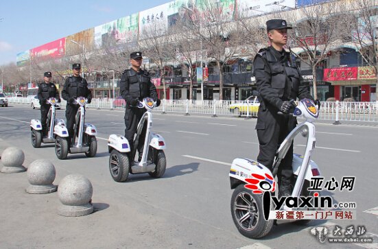 智能单警巡逻车在新疆塔城亮相