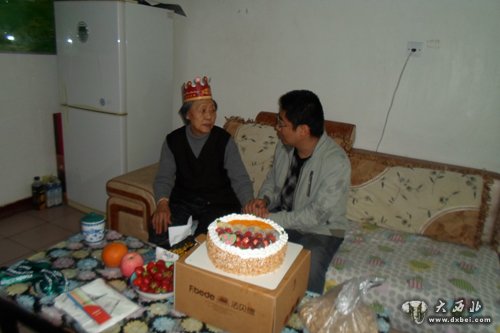 三姓庄社区为90岁高龄老人过生日