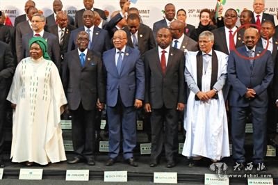 6月14日，南非约翰内斯堡，非洲联盟第25届首脑会议开幕，苏丹总统巴希尔（前排右一）无视国际刑事法院通缉令参加会议。