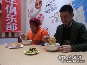 兰州一碗面温暖身边你“墙上有爱 人人公益”又增5家爱心店