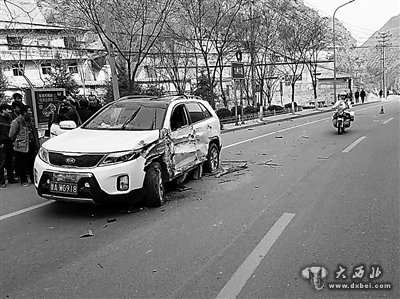 超载货车 正要下缓坡 刹车突然失灵